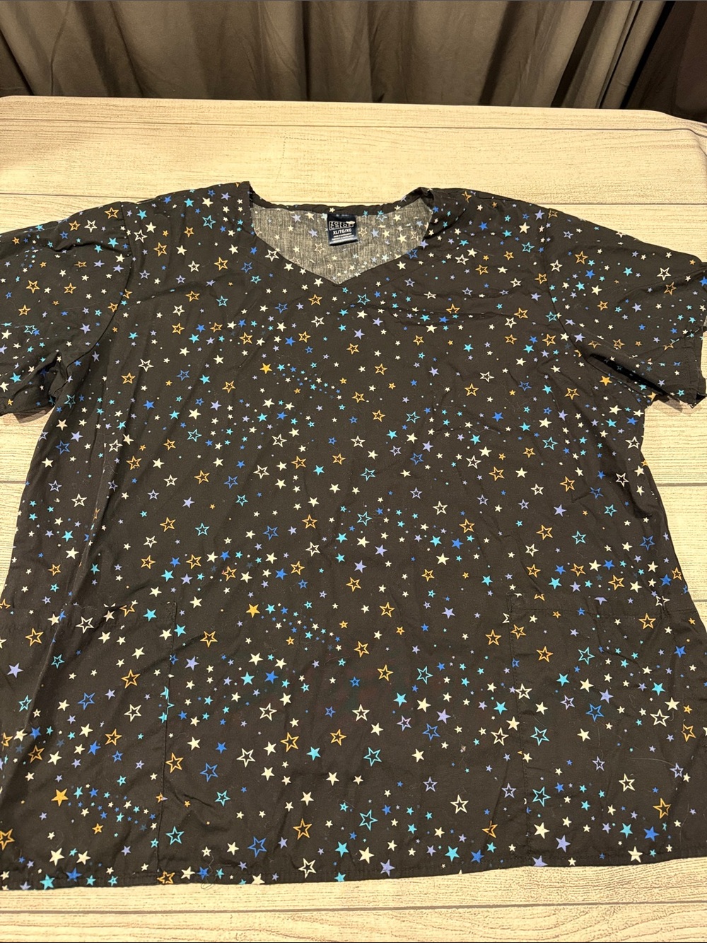 Women’s Zoe + Chloe nurse’s scrub top size XL NAVY blue with star print